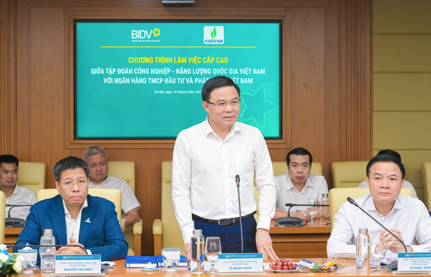 Chủ tịch HĐTV Petrovietnam Lê Mạnh Hùng đánh giá cao sự hợp tác giữa hai doanh nghiệp kinh tế lớn của Nhà nước trong thời gian qua