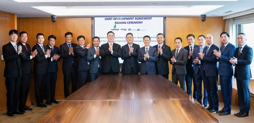 PTSC and LSEE representatives at the signing ceremony. Photo courtesy of Petrovietnam.