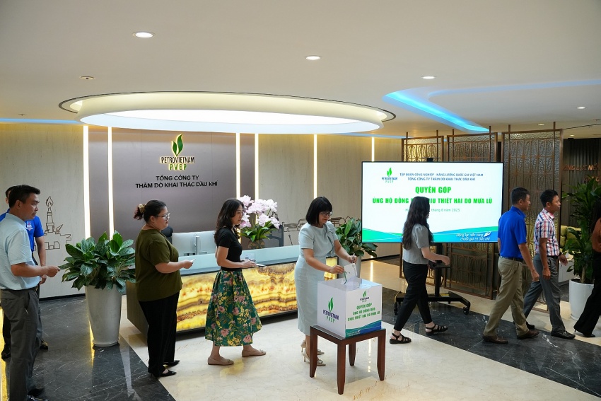 Phong trào ủng hộ đồng bào vũng lũ lan tỏa mạnh mẽ trong toàn Tập đoàn