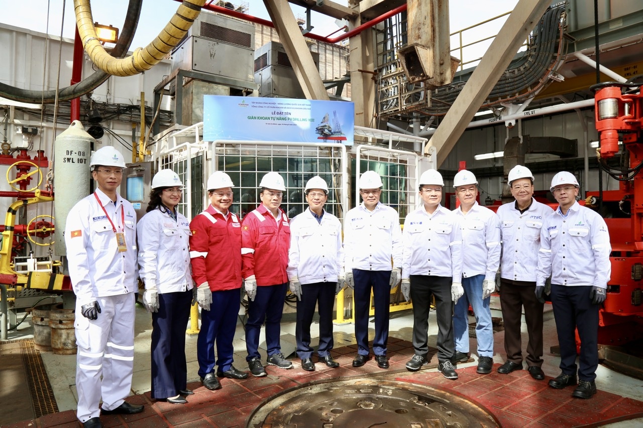 Phó Thủ tướng Bùi Thanh Sơn chúc mừng nhà thầu khoan dầu khí PV Drilling