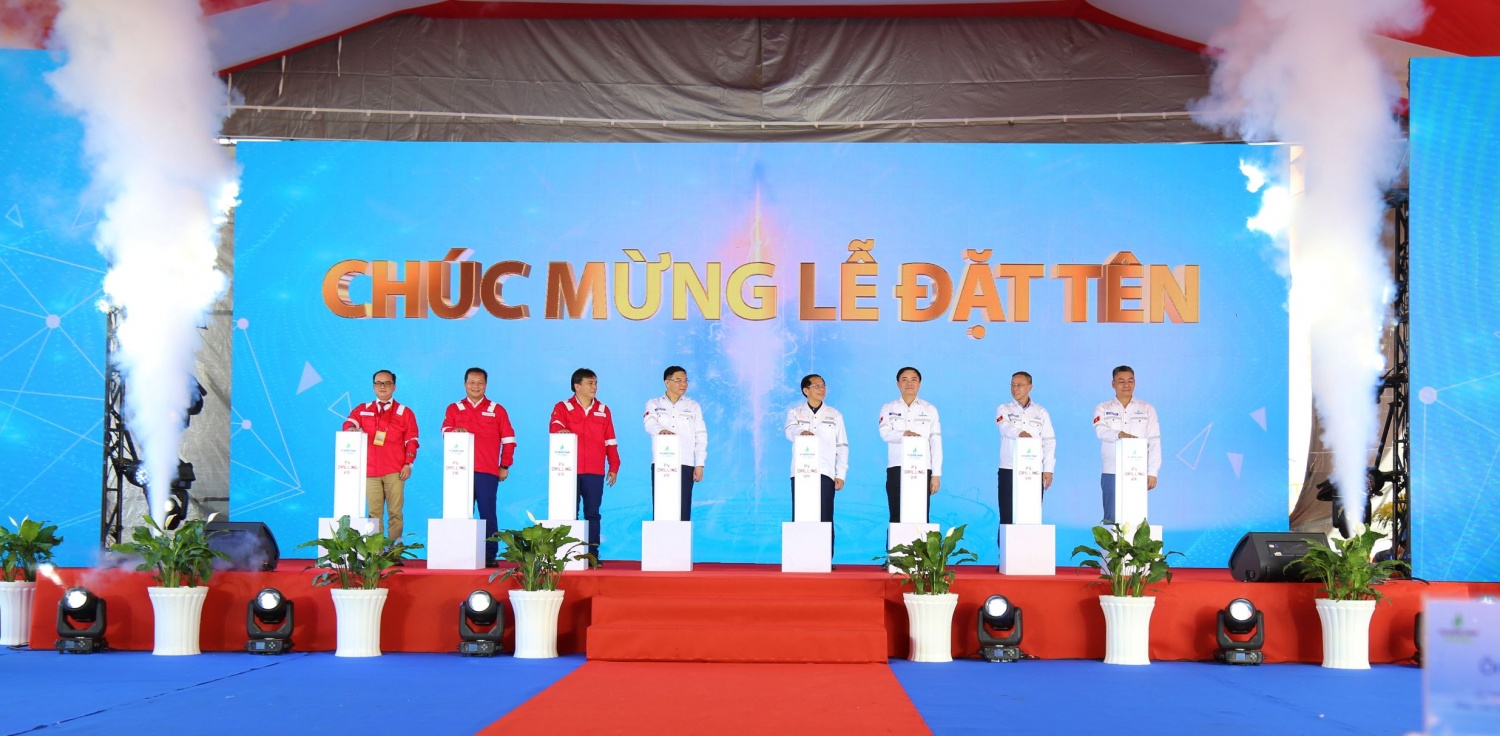 Lãnh đạo Chính phủ, Petrovietnam, PV Drilling thực hiện nghi thức đặt tên chính thức giàn khoan tự nâng PV DRILLING VIII