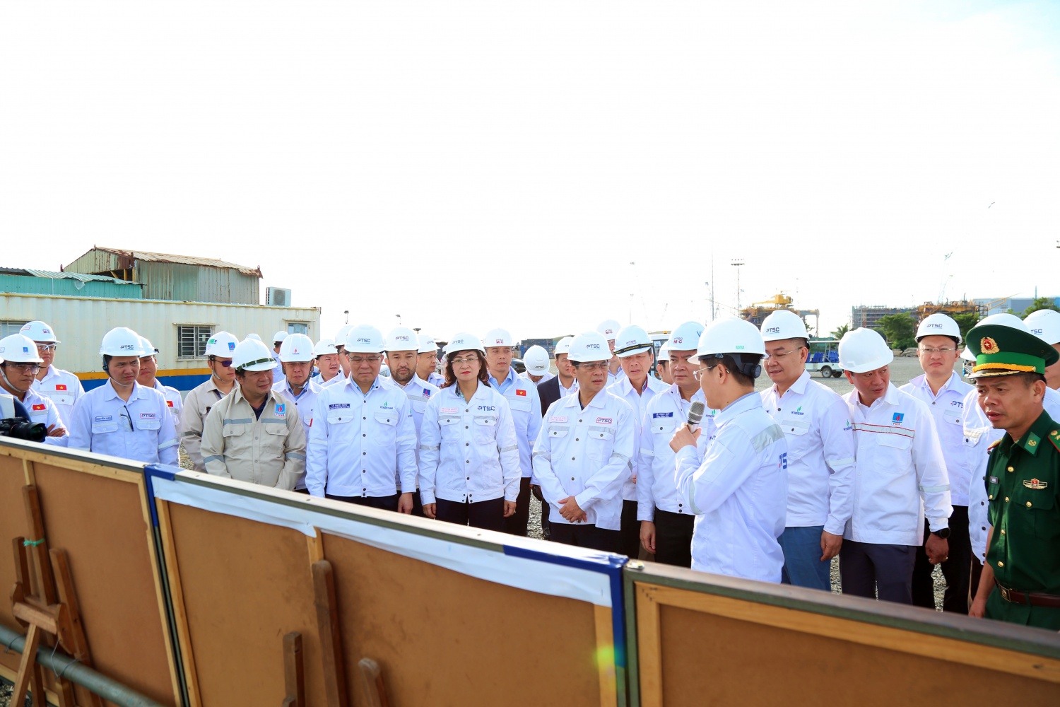 Phát triển năng lượng mới