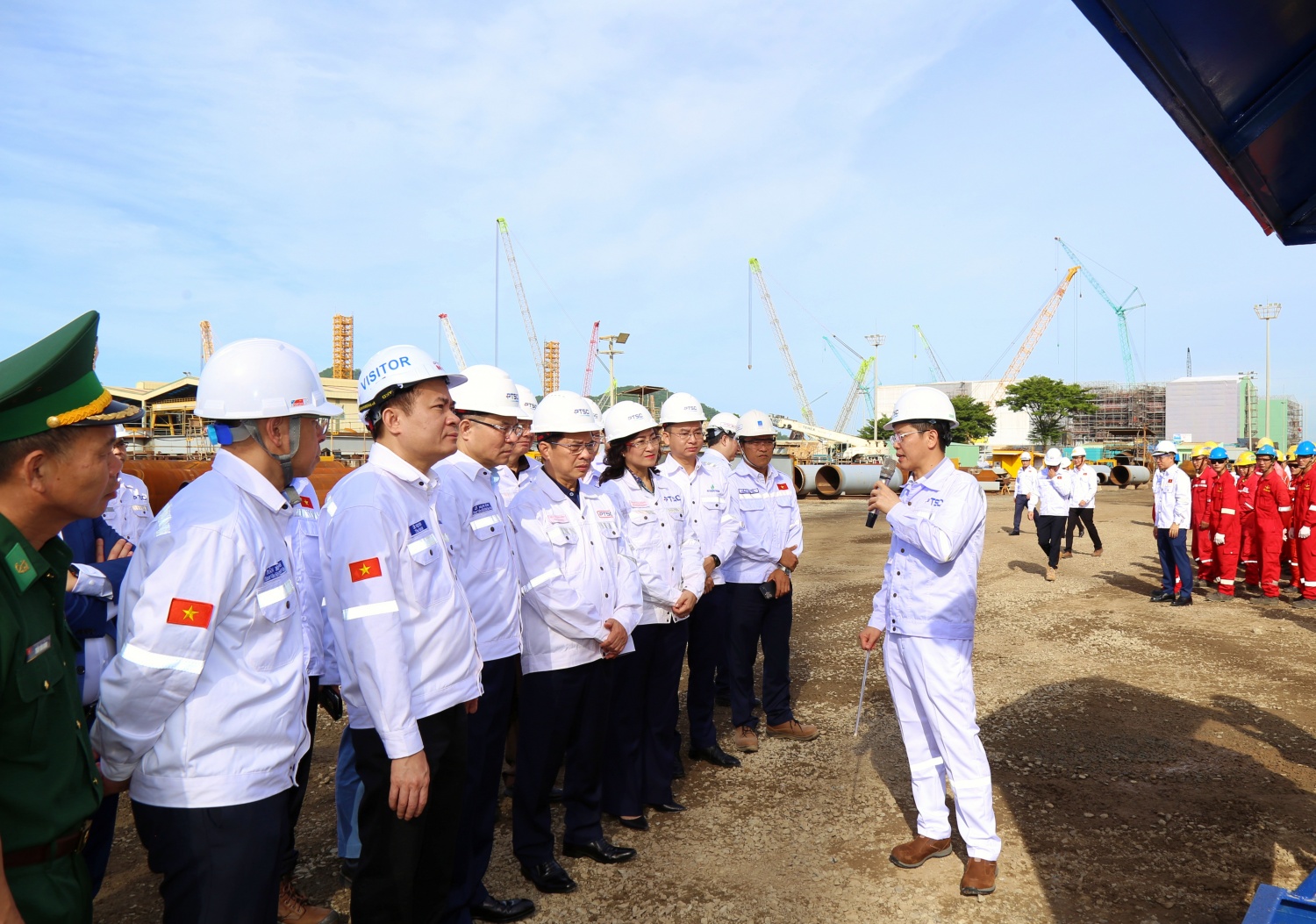 Đẩy mạnh hậu cần, logistics và công nghiệp phụ trợ.