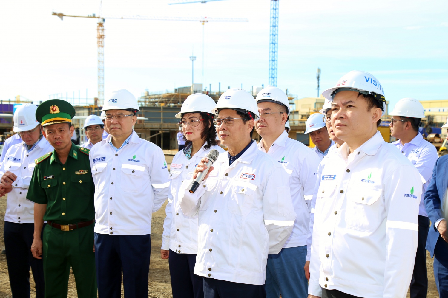 Phó Thủ tướng Bùi Thanh Sơn hoan nghênh, biểu dương nỗ lực của tập thể PTSC, đồng thời chúc PTSC tiếp tục phát triển, giữ vững vai trò một trong những đơn vị chủ lực của Petrovietnam.