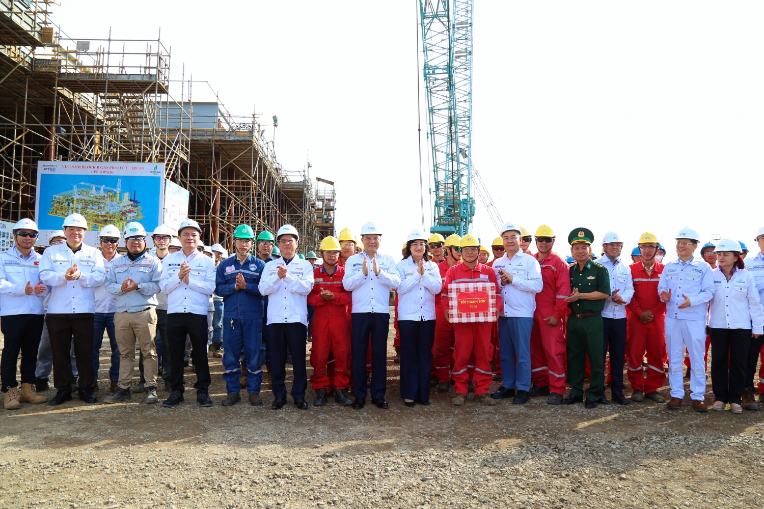 Phó Thủ tướng khẳng định, đội ngũ lao động PTSC có trình độ kỹ thuật cao, đã làm chủ công nghệ trong nhiều dự án quy mô, hiện đại.