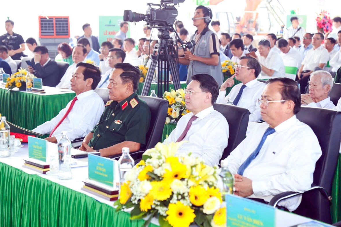 Các đại biểu Trung ương, Thành phố Cần Thơ, Petrovietnam dự buổi lễ