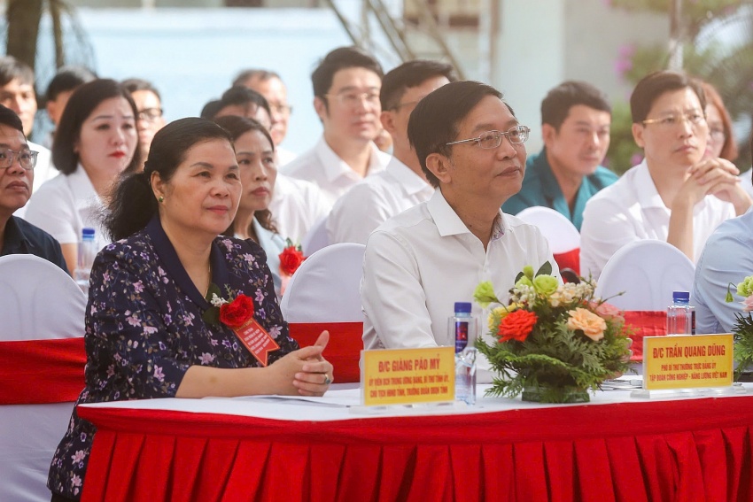 Các đại biểu tỉnh Lai Châu và Petrovietnam đã có mặt từ sớm tại lễ khởi công công trình.