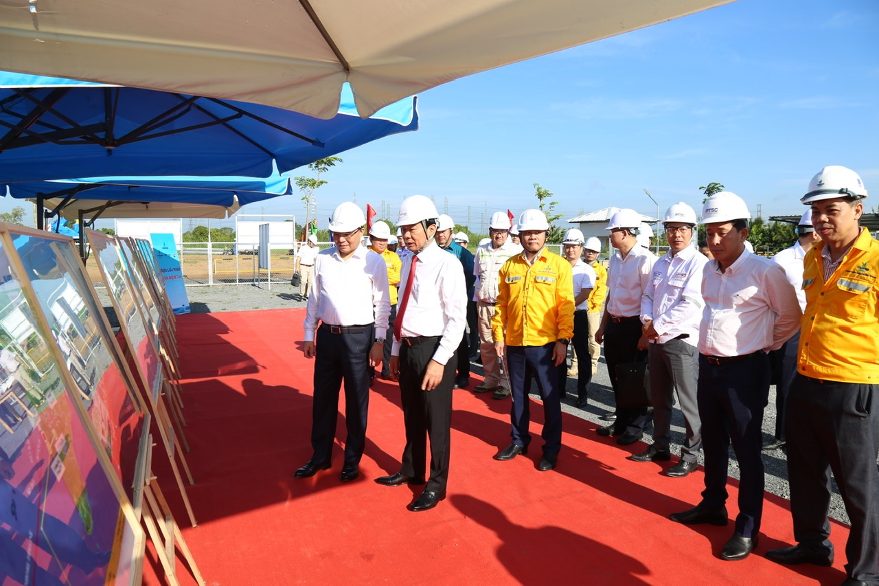 Đoàn công tác Thành ủy Cần Thơ và lãnh đạo Petrovietnam thăm Trạm Phân phối khí Ô Môn.