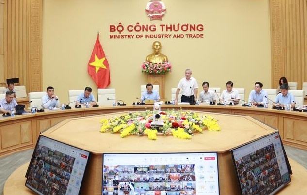 Ông Phạm Nguyên Hùng - Cục trưởng Cục Điện lực ( Bộ Công Thương) báo cáo tại hội nghị