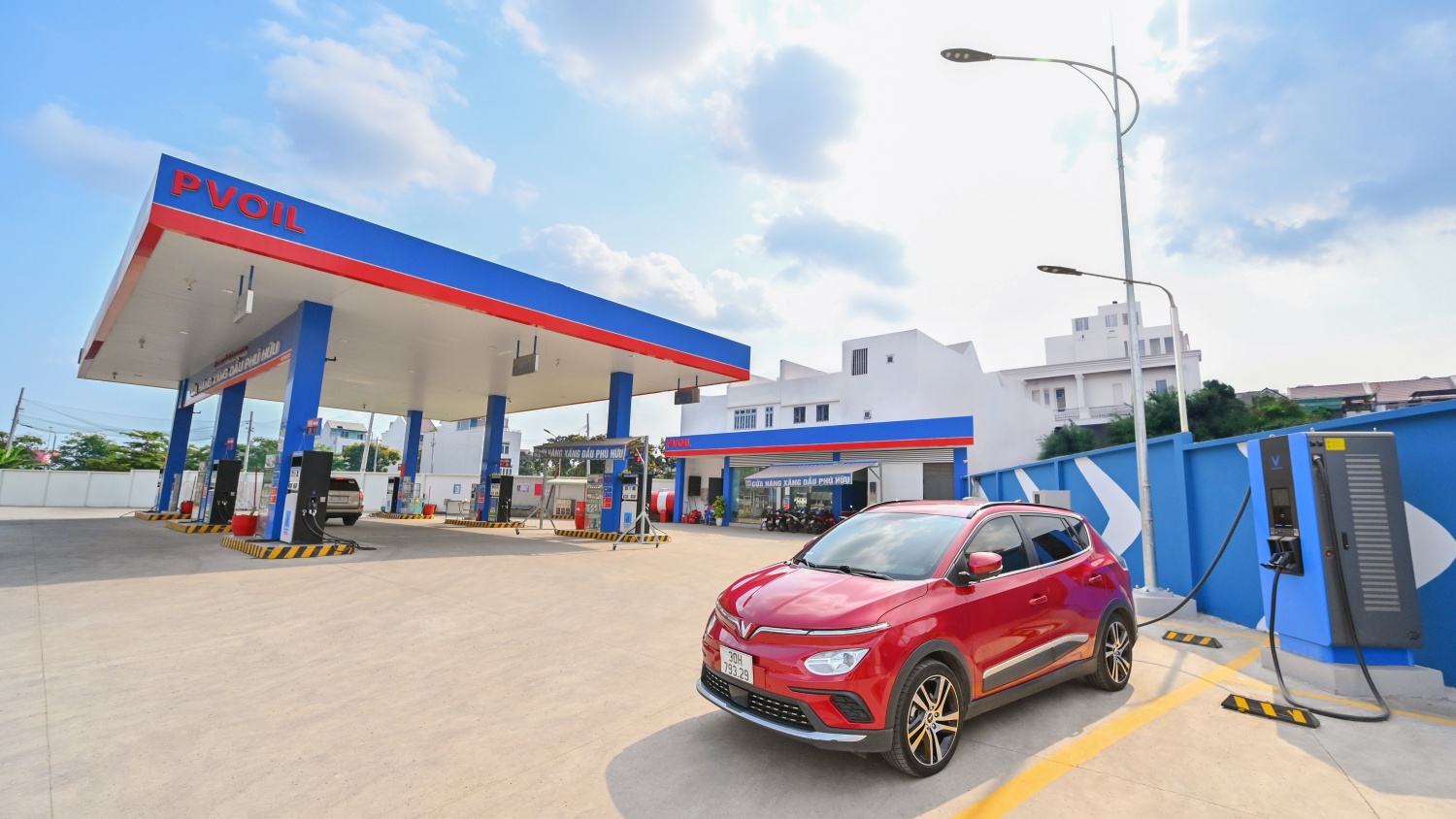 Trạm sạc xe ô tô điện tại CHXD Phú Hữu hoạt động từ tháng 12/2023