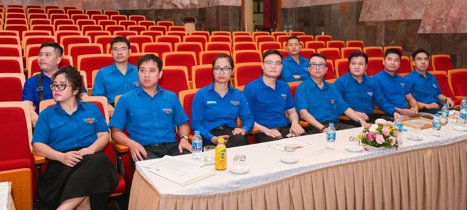 Cán bộ Đoàn Petrovietnam tham dự Hội nghị.
