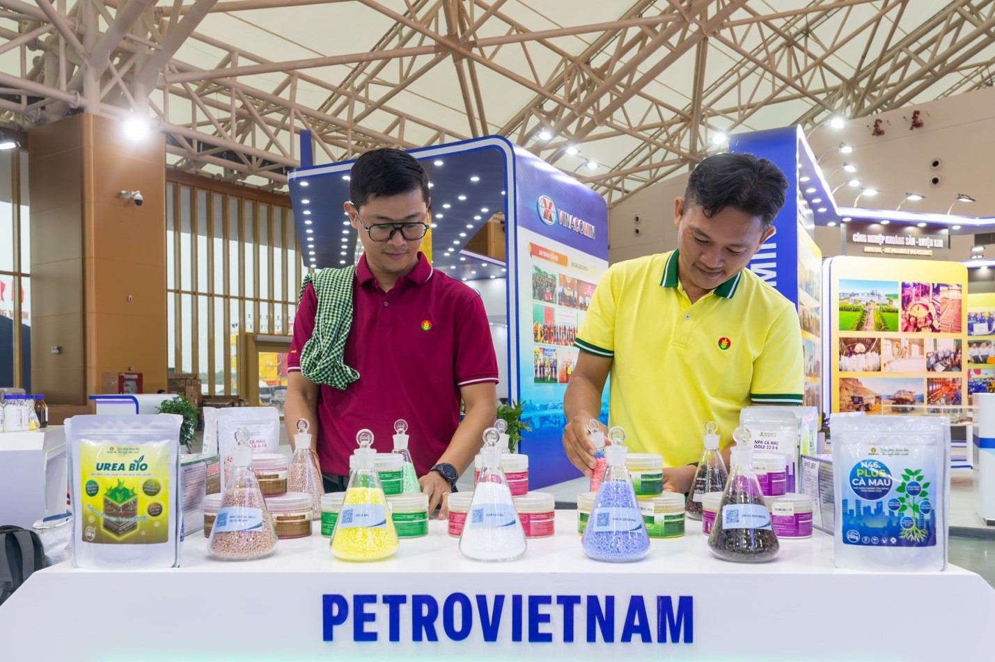 Khu trưng bày sản phẩm của các đơn vị thành viên Petrovietnam