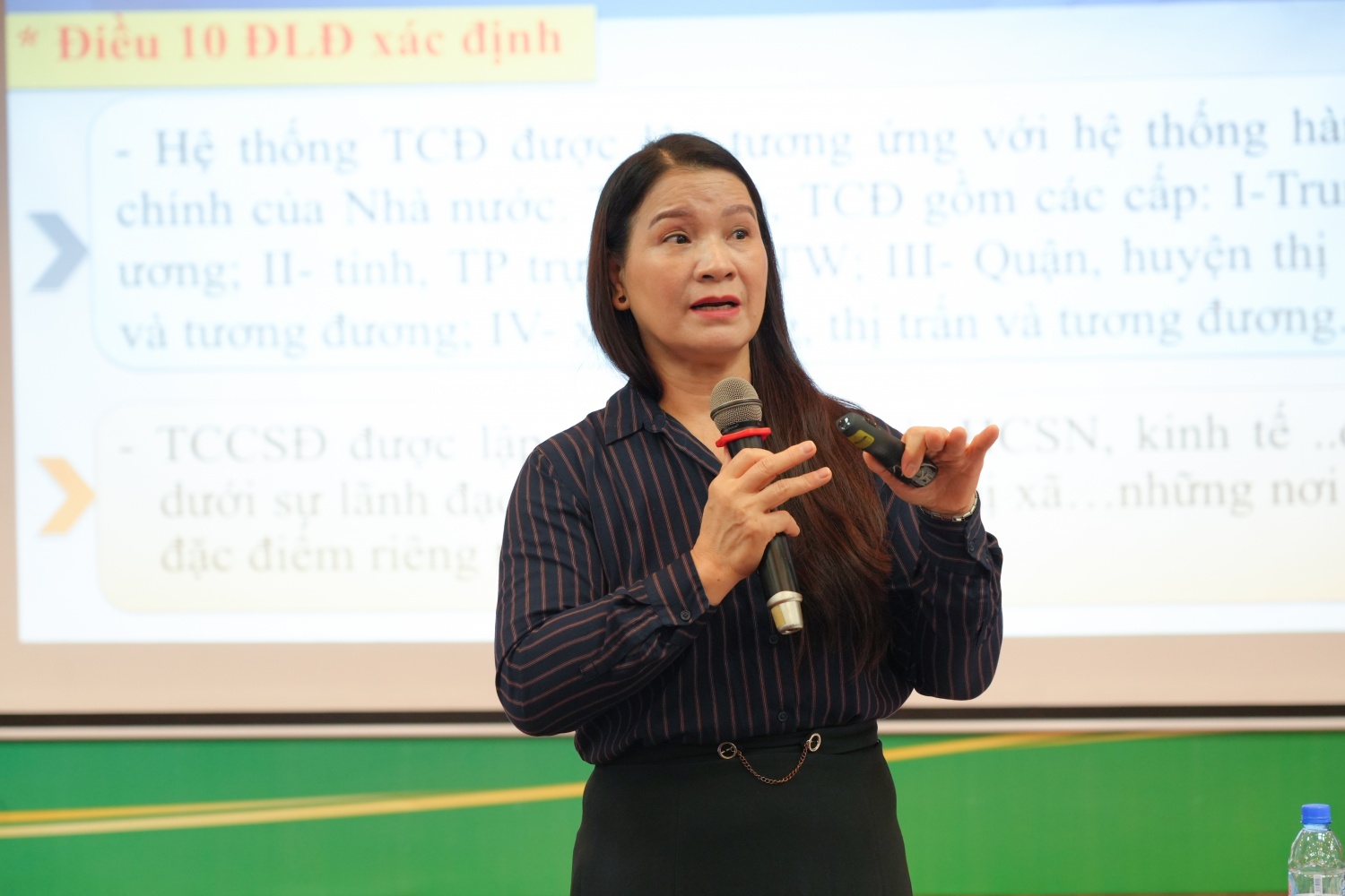 TS. Nguyễn Thị Tiếp, giảng viên cao cấp Học viện Thanh thiếu niên Việt Nam tham gia giảng dạy tại Lớp bồi dưỡng lý luận chính trị cho đảng viên mới