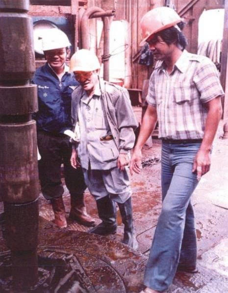 Ông Đặng Của và cộng sự làm việc trên giàn khoan mỏ Bạch Hổ