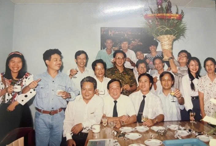 Cán bộ Công ty Petrovietnam II (hình chụp năm 1990)