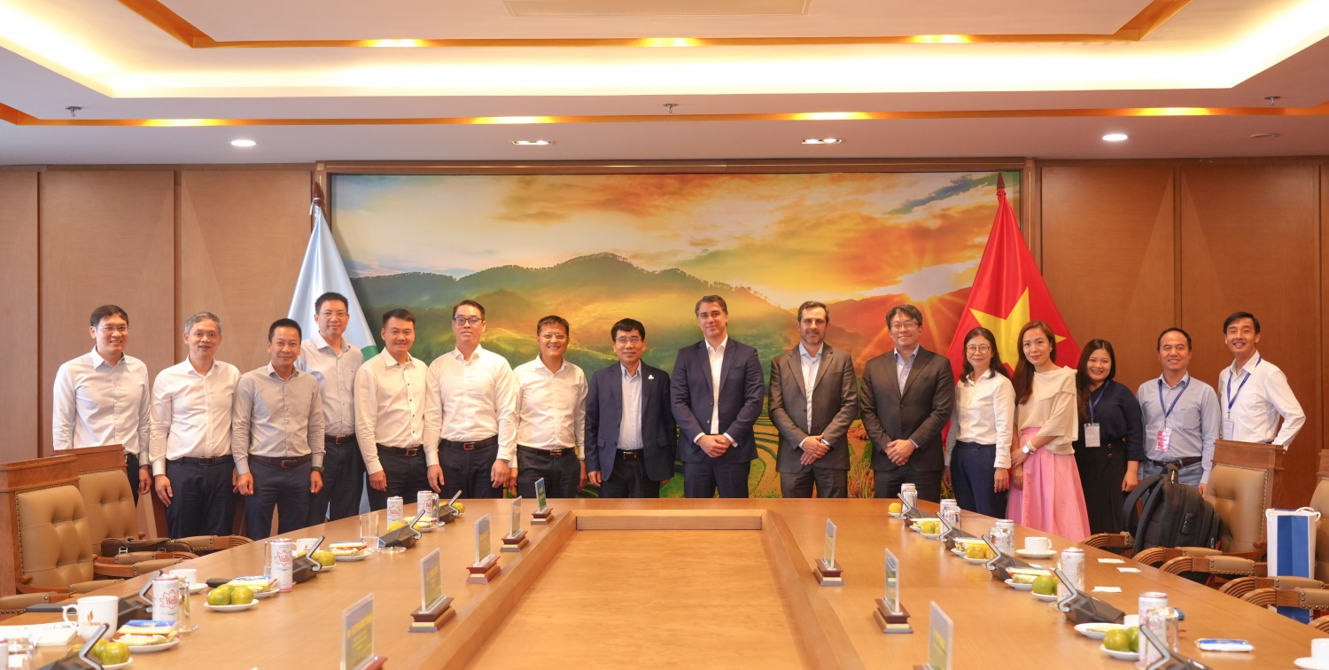 Các đại biểu tham dự buổi làm việc