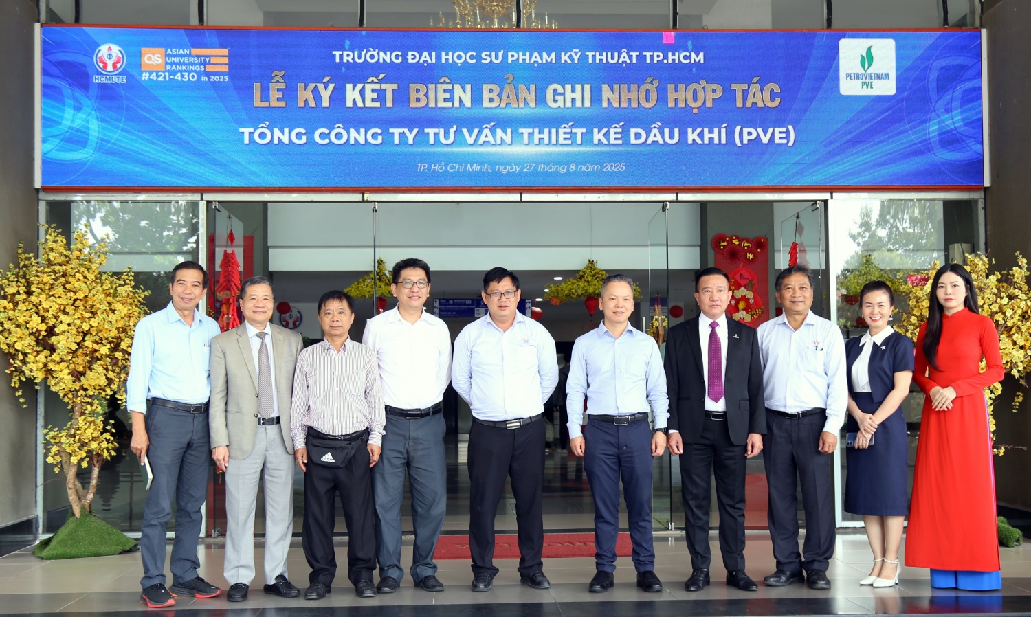 Các đại biểu tham dự lễ ký