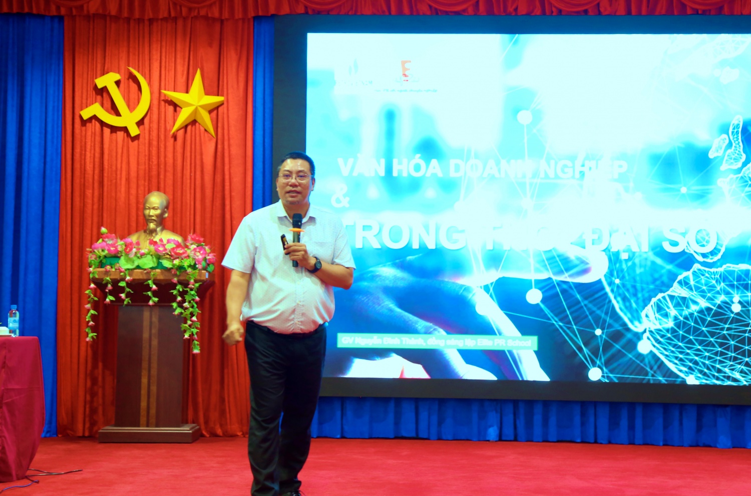 Chuyên gia truyền thông và văn hóa doanh nghiệp Nguyễn Đình Thành chia sẻ về văn hóa doanh nghiệp