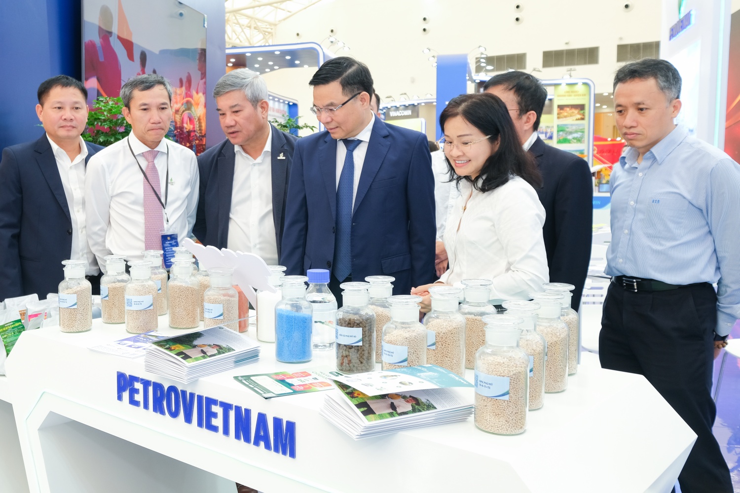 Lãnh đạo Tập đoàn kiểm tra gia trưng bày của PVFCCo - Phú Mỹ