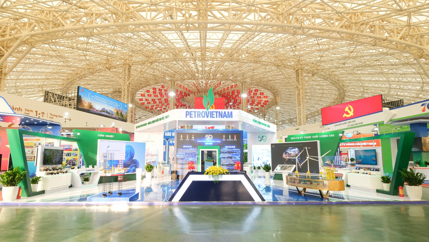 Toàn cảnh không gian triển lãm của Petrovietnam tại Triển lãm Thành tựu đất nước
