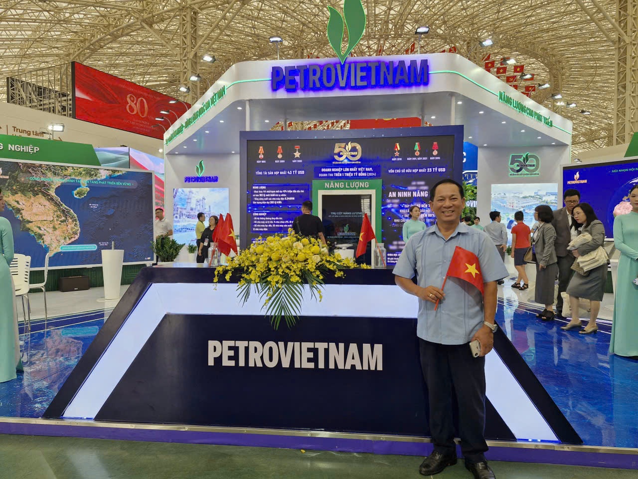 Anh Trần Quang Đẩu, cán bộ Trường Quản trị và Kinh doanh – Đại học Quốc gia Hà Nội từng là lính hải quân, đã có dịp công tác tại giàn ở Trường Sa.