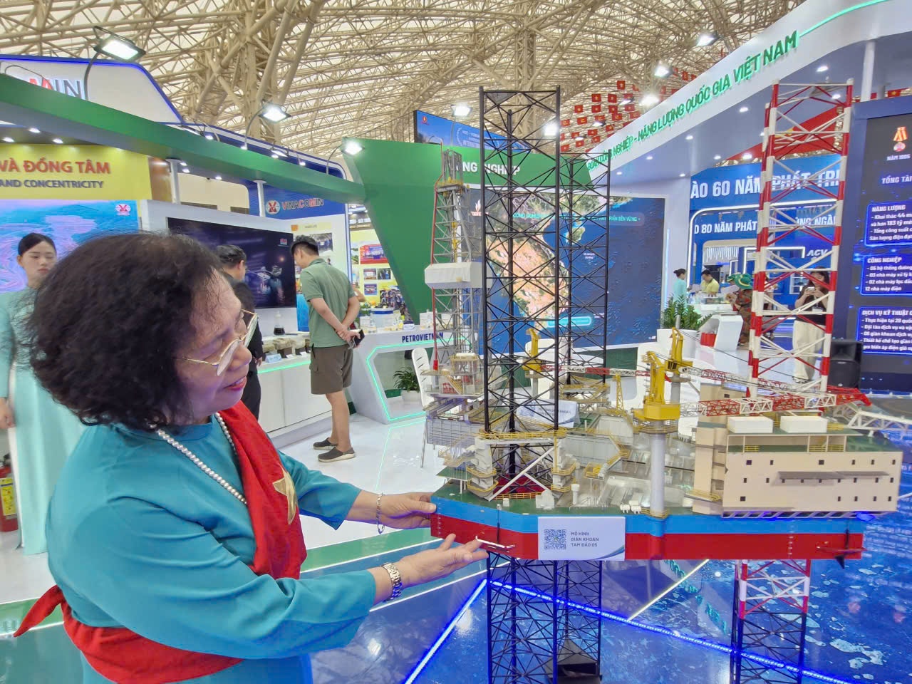 Cô Hoàng Thanh Mai: Petrovietnam là niềm tự hào của dân tộc. Đóng góp của ngành vào kinh tế đất nước là vô cùng to lớn.