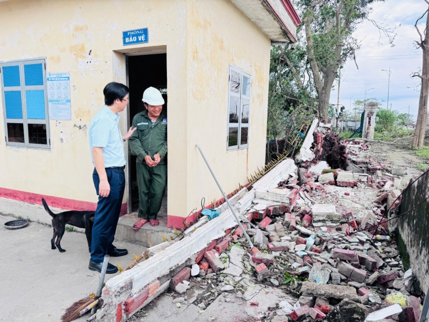 Đồng chí Nguyễn Mạnh Kha đến thăm hỏi và động viên cán bộ, nhân viên, người lao động PV GAS tại Hà Tĩnh