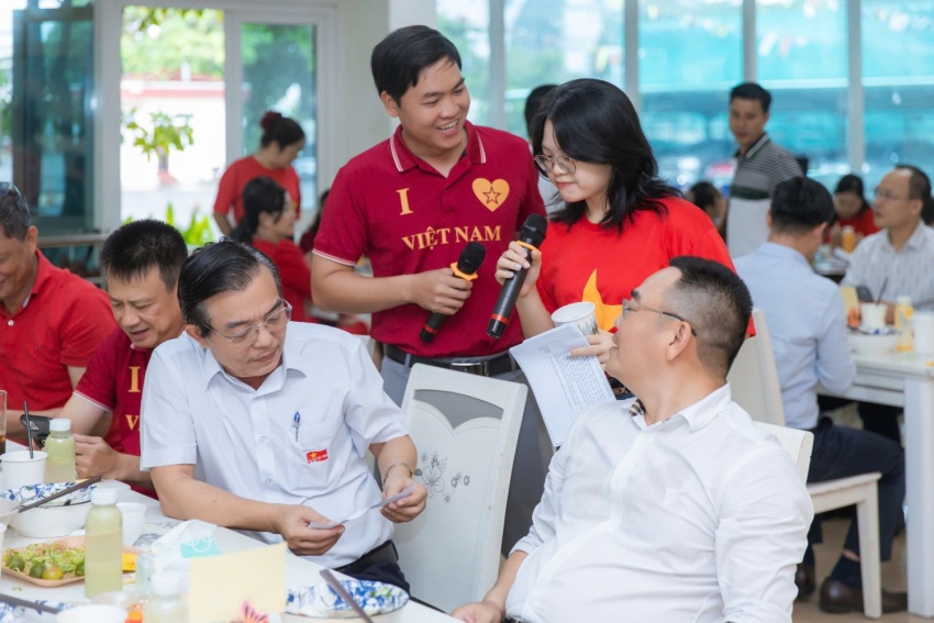 Hoạt động giao lưu, tìm hiểu kiến thức lịch sử đất nước và Petrovietnam.