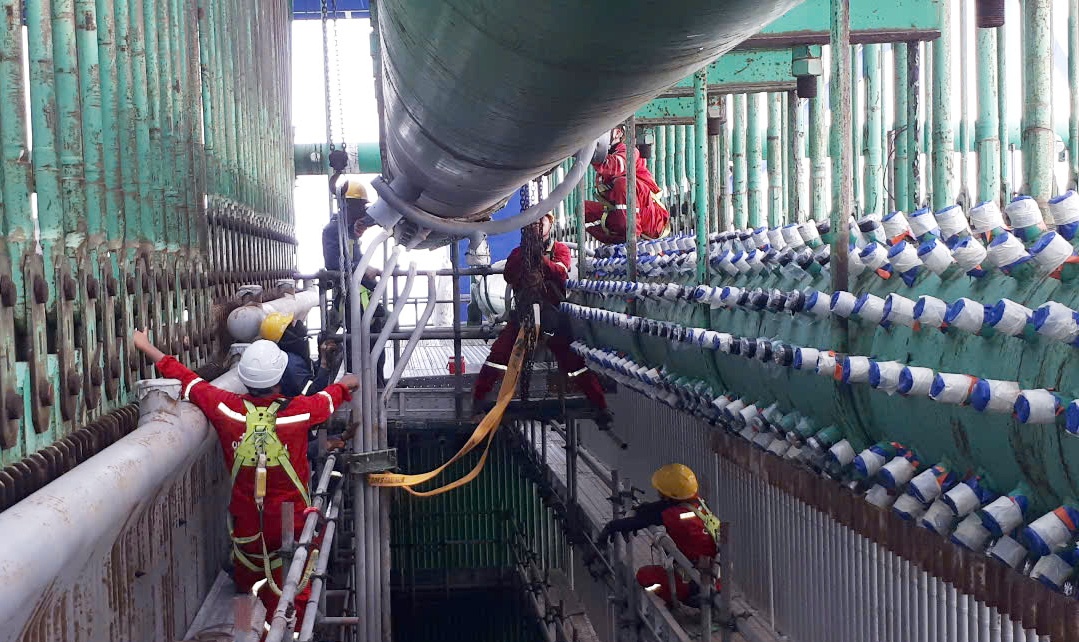 Ban Quản lý Dự án và nhà thầu PTSC đẩy nhanh tiến độ thi công lắp đặt thiết bị Lò hơi dự án Nhà máy Nhiệt điện Long Phú 1.