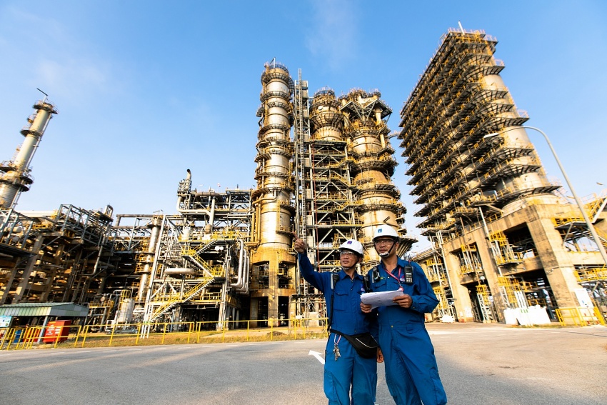 Petrovietnam đang đứng trước cơ hội chuyển mình thành trung tâm công nghiệp năng lượng hiện đại, nơi các sản phẩm dầu khí được chế biến sâu, đa dạng hóa và gắn với chuỗi cung ứng công nghệ cao. Petrovietnam đang đứng trước cơ hội chuyển mình thành trung tâm công nghiệp năng lượng hiện đại, nơi các sản phẩm dầu khí được chế biến sâu, đa dạng hóa và gắn với chuỗi cung ứng công nghệ cao.