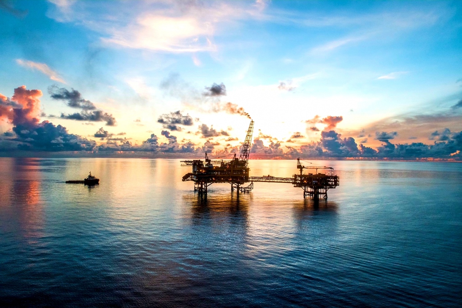Năng lượng tiếp tục là trụ cột quan trọng trong chiến lược phát triển của Petrovietnam. Năng lượng tiếp tục là trụ cột quan trọng trong chiến lược phát triển của Petrovietnam.