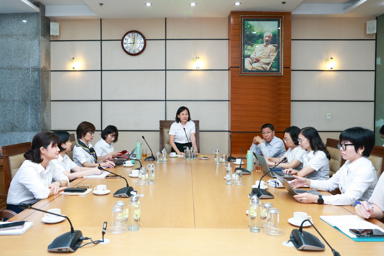 Đồng chí Nguyễn Văn Mậu, Ủy viên Ban Thường vụ Đảng ủy, Chủ nhiệm Ủy ban Kiểm tra Đảng ủy Tập đoàn, Bí thư Đảng ủy BMQL&ĐH sinh hoạt tại Chi bộ Kiểm tra - Kiểm soát nội bộ.