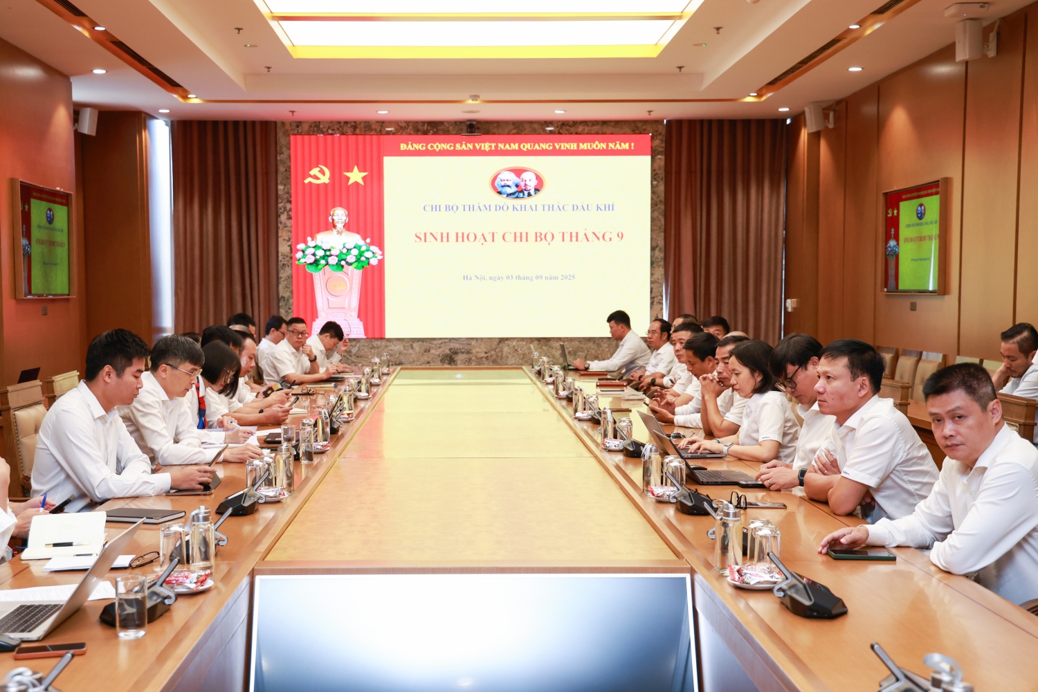 Chi bộ Thăm dò Khai thác Dầu khí.