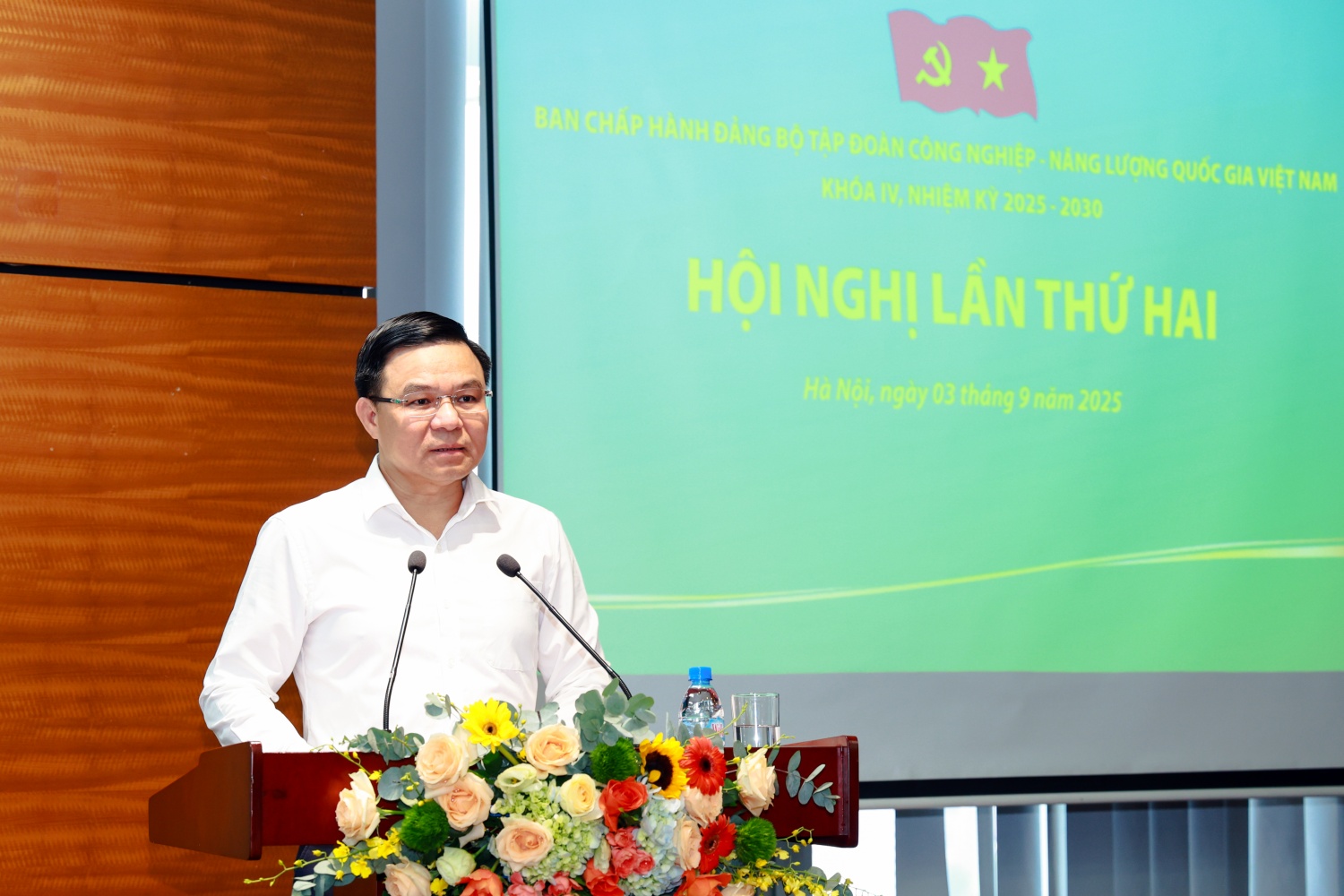 Đồng chí Lê Mạnh Hùng, Bí thư Đảng ủy, Chủ tịch HĐTV Petrovietnam chỉ rõ và nhấn mạnh 6 nhóm động lực tăng trưởng trọng tâm của Tập đoàn