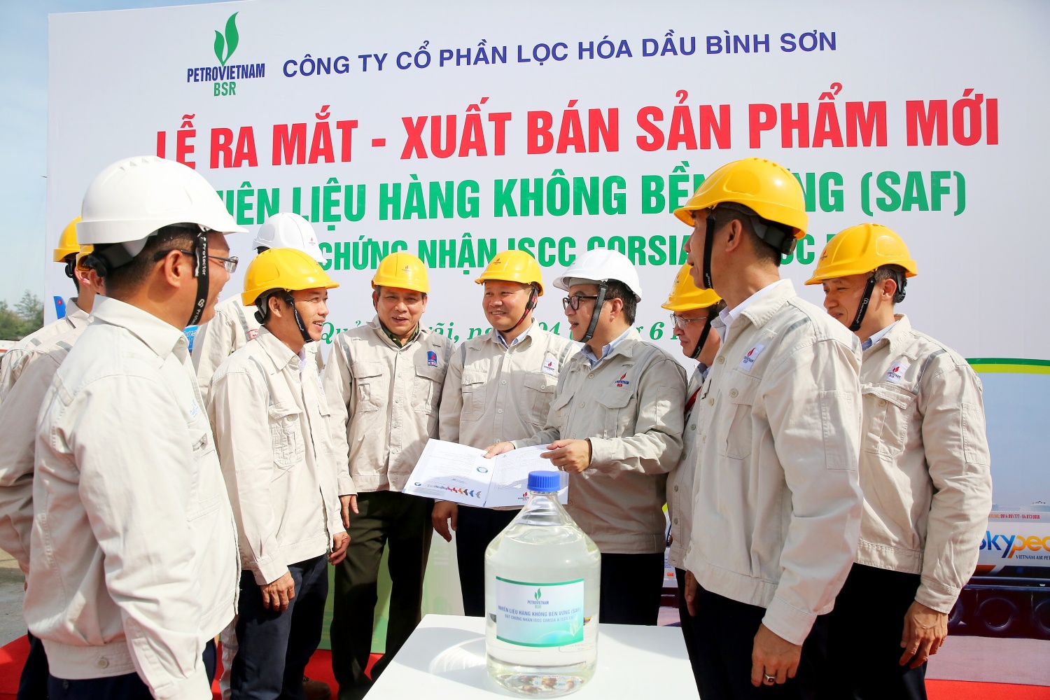 BSR tự hào là một trong những đơn vị tiên phong triển khai thương mại hóa nhiên liệu hàng không bền vững. Đây là một cột mốc quan trọng trong chiến lược chuyển đổi xanh của BSR.
