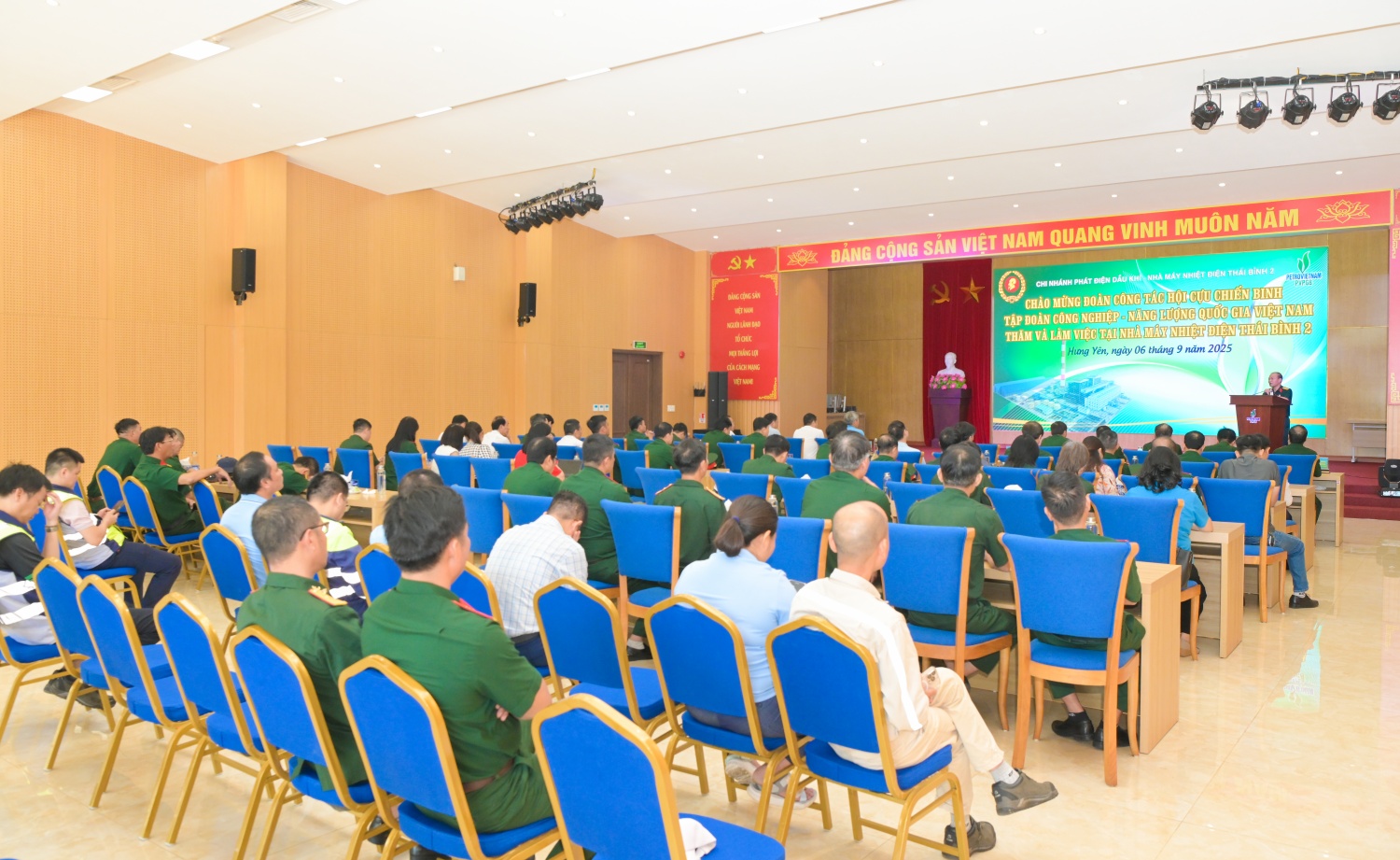 Đoàn công tác thăm và làm việc tại NMNĐ Thái Bình 2