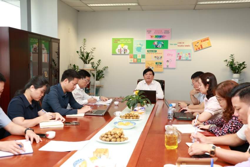 Đồng chí Trần Quang Dũng, Phó Bí thư thường trực Đảng ủy Tập đoàn sinh hoạt cùng Chi bộ Tuyên giáo - Truyền thông thuộc Đảng bộ Bộ máy và Điều hành Petrovietnam