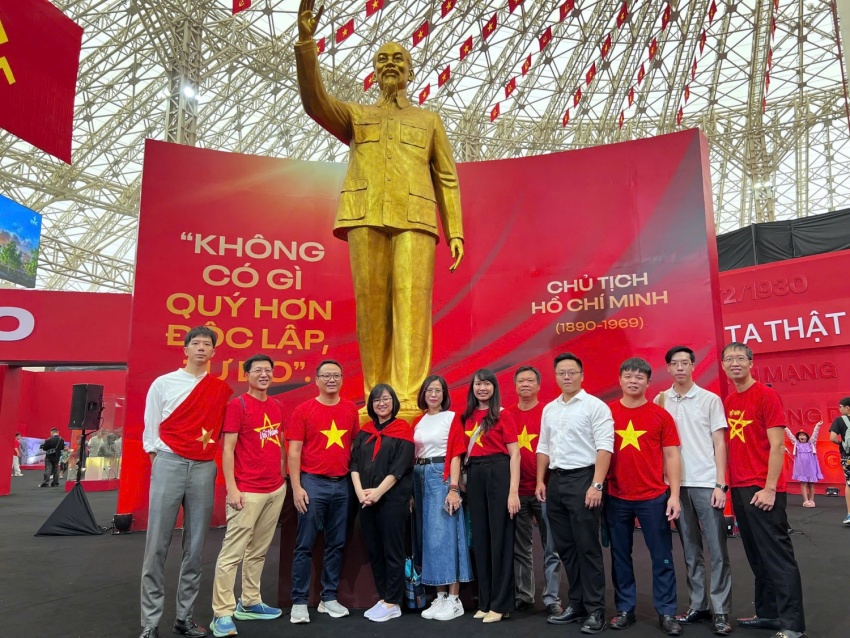 Chi bộ Ban Kiểm soát Nội bộ PVEP tổ chức chương trình tham quan thực tế tại Triển lãm Thành tựu Đất nước
