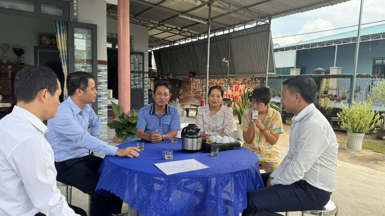 Công đoàn Vietsovpetro thăm hỏi, động viên và tặng quà các gia đình đoàn viên - người lao động có hoàn cảnh khó khăn.