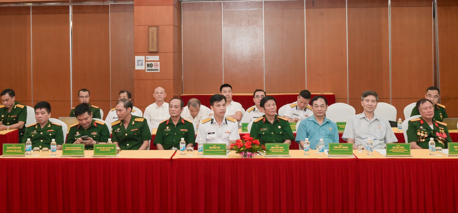 Các đại biểu dự tọa đàm