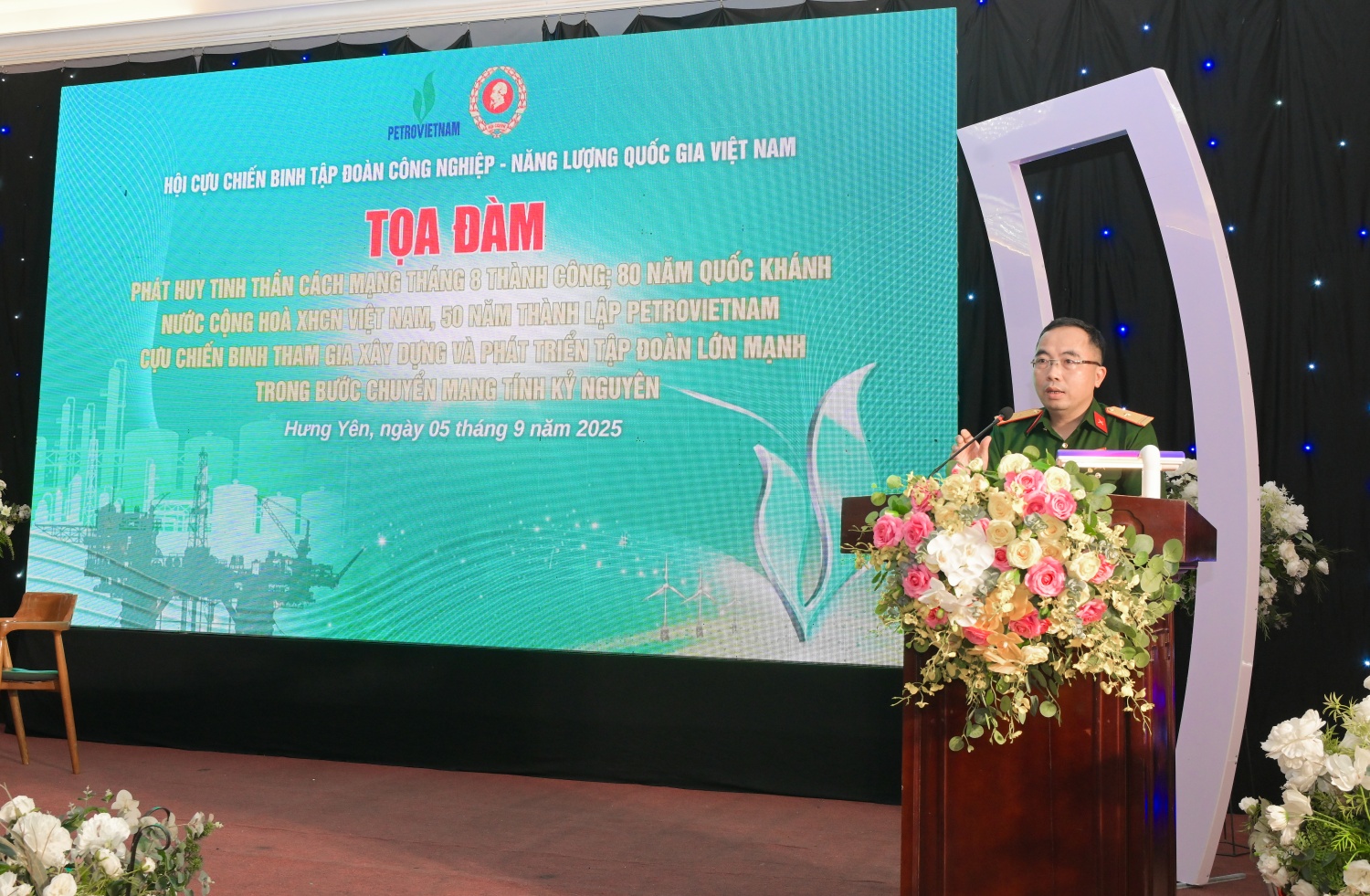 Đồng chí Nguyễn Văn Định, Phó Chủ tịch Hội CCB Tập đoàn phát động phong trào thi đua