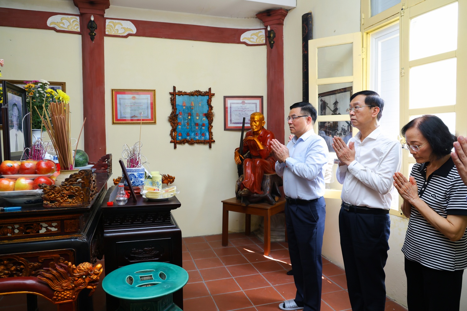 Lãnh đạo Tập đoàn dâng hương tưởng niệm Thượng tướng Đinh Đức Thiện, cố Bộ trưởng phụ trách Dầu khí.