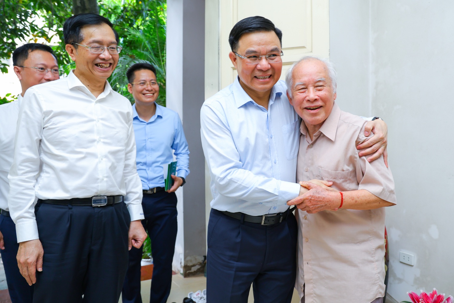 Lãnh đạo Tập đoàn thăm hỏi, tri ân đồng chí Hồ Tế, nguyên Bộ trưởng Bộ Tài chính, nguyên Chủ tịch HĐQT Tổng Công ty Dầu khí Việt Nam - nay là Petrovietnam.