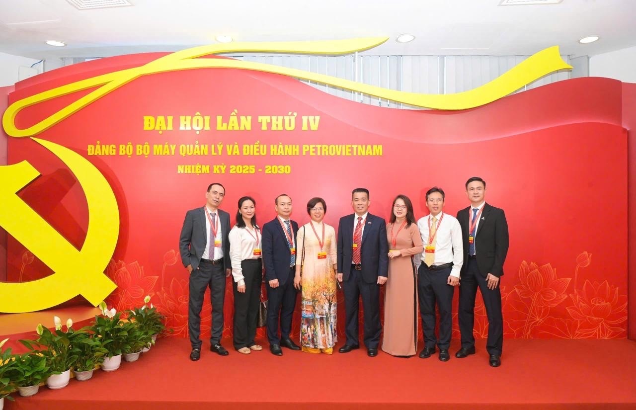 Nguyễn Trí Dũng (thứ tư từ phải sang) cùng đoàn đại biểu Liên doanh Rusvietpetro tham gia Đại hội lần thứ IV Đảng bộ Bộ máy quản lý và điều hành Petrovietnam nhiệm kỳ 2025-2030.