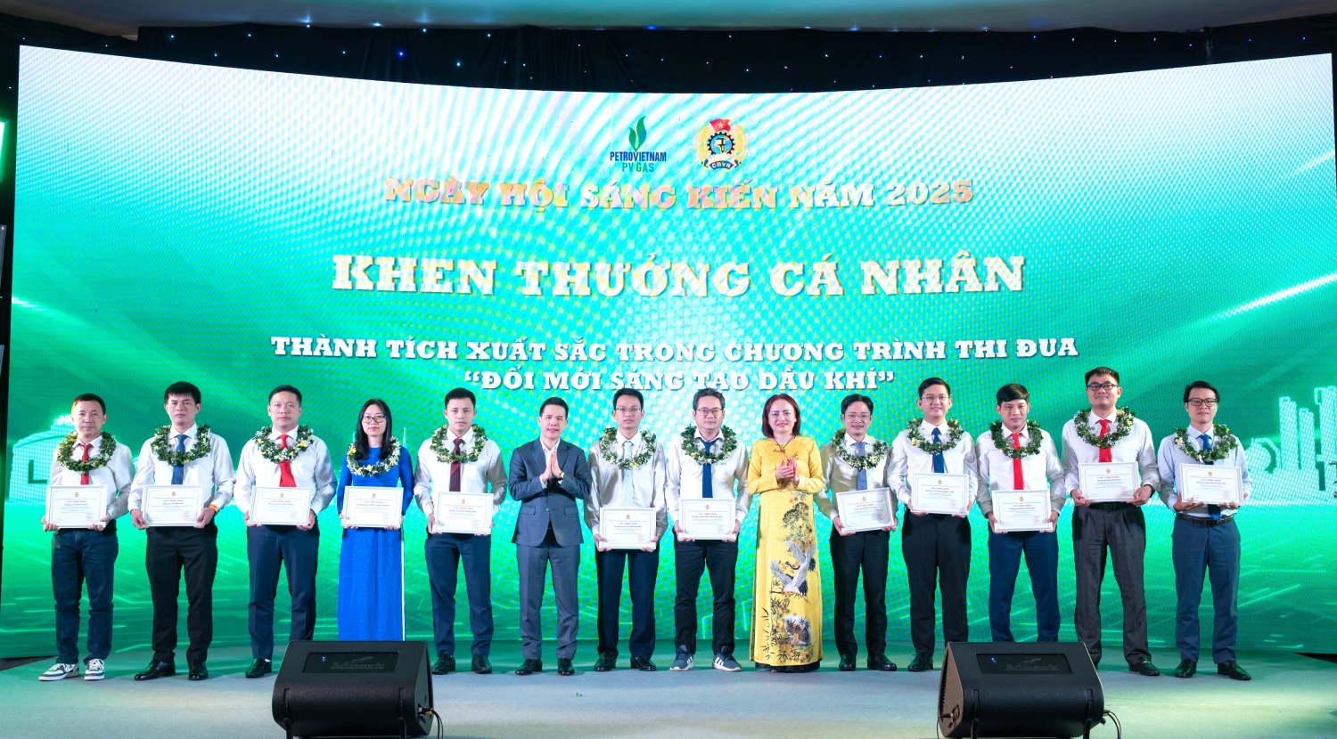 Khen thưởng các cá nhân tiêu biểu xuất sắc trong Chương trình thi đua “Đổi mới sáng tạo Dầu khí” năm 2024