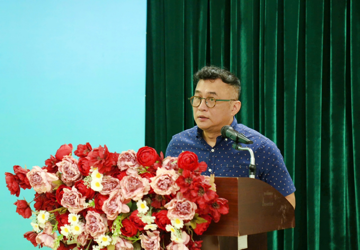 Ông Phan Tử Giang – Phó Tổng Giám đốc Petrovietnam chúc mừng và giao nhiệm vụ cho các tân Phó Giám đốc PVPMB