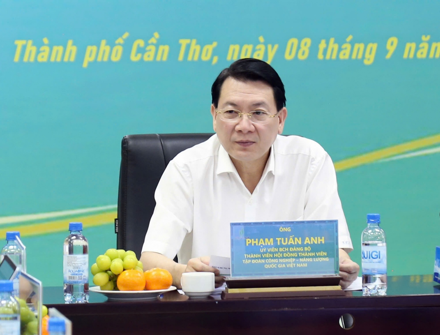 Ông Phạm Tuấn Anh chủ trì cuộc họp về tình hình triển khai Dự án đầu tư xây dựng NMNĐ Ô Môn IV