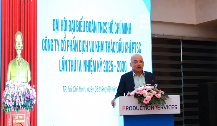 Đồng chí Nguyễn Quốc Hoàng - Bí thư Đảng ủy, Giám đốc PPS biểu dương những kết quả nổi bật của tuổi trẻ Công ty trong nhiệm kỳ qua, đặc biệt là các sáng kiến, công trình thanh niên gắn với sản xuất - kinh doanh và hoạt động an sinh xã hội.
