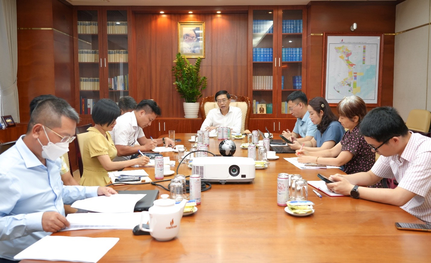 Đồng chí Trần Quang Dũng - Phó Bí thư Thường trực Đảng ủy Tập đoàn Công nghiệp - Năng lượng Quốc gia Việt Nam (Petrovietnam) đề nghị Quỹ Thắp Sáng Niềm tin cần nâng cấp, mở rộng phương thức hoạt động để đáp ứng nhiệm vụ, yêu cầu phát triển mới trong công tác an sinh xã hội về lĩnh vực giáo dục của Tập đoàn.