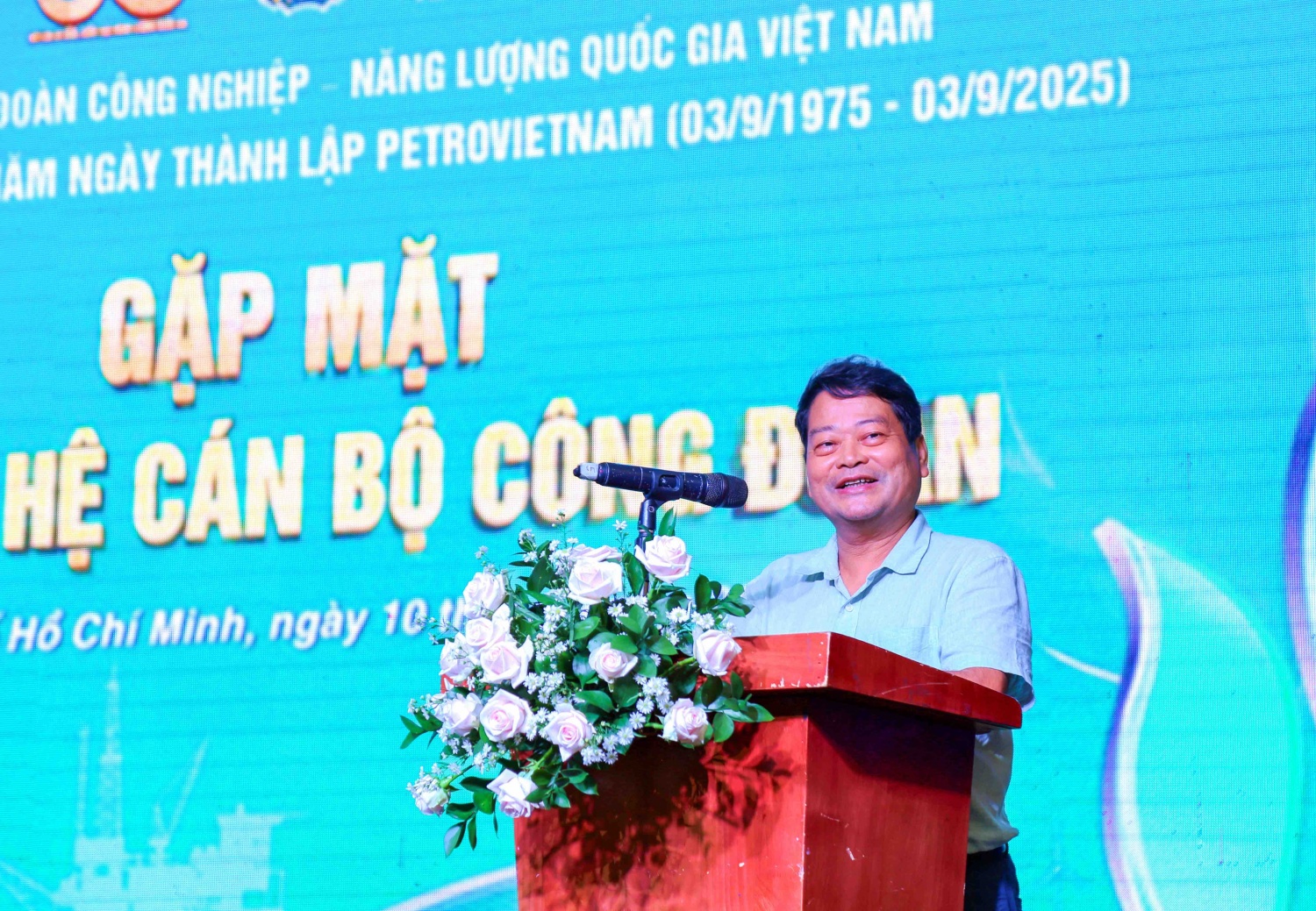 Đồng chí Tống Xuân Phong chia sẻ: Buổi gặp mặt không chỉ là dịp tri ân cán bộ công đoàn qua các thời kỳ mà còn thể hiện nét văn hóa nghĩa tình của Petrovietnam